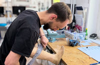 Feinarbeit und Anpassen in der Prothetik