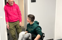 Auslieferung eines neuen Rollstuhls
