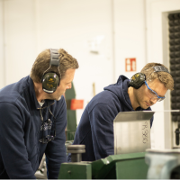 2 Mitarbeiter in der Werkstatt
